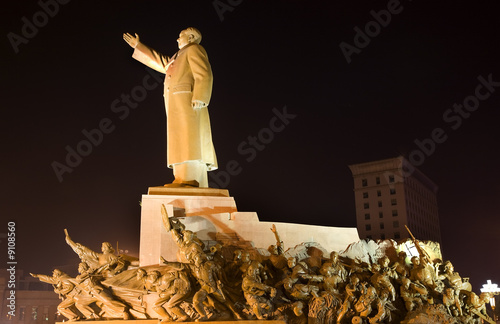 Mao Statue Heroes Zhongshan Square Shenyang Liaoning Night photo