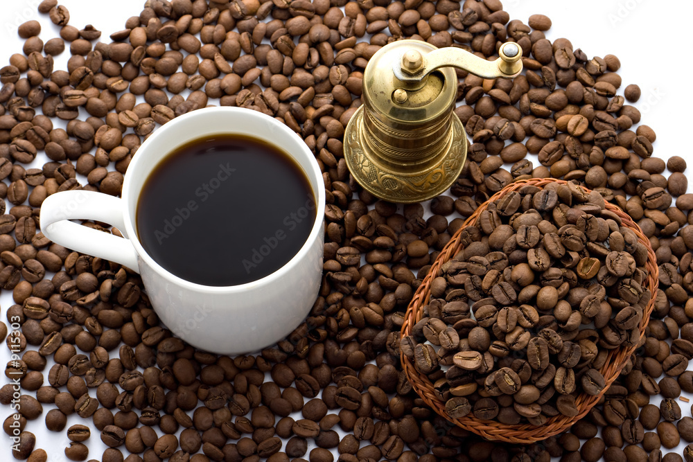 Fototapeta premium Coffe seeds and grinder