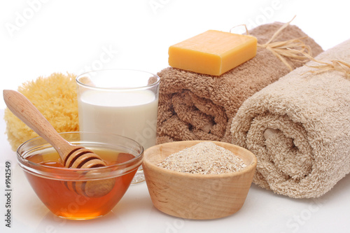 Oatmeal, milk and honey spa