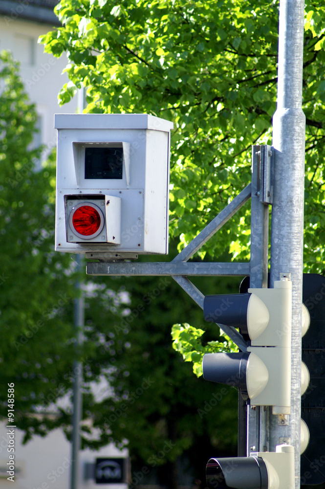 Wie Funktioniert Ein Blitzer An Der Ampel Blitzer an der Ampel Stock-Foto | Adobe Stock