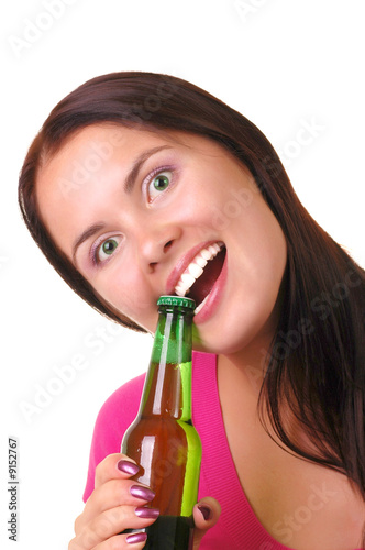 Canvastavla Smiling young woman with bottel of beer
