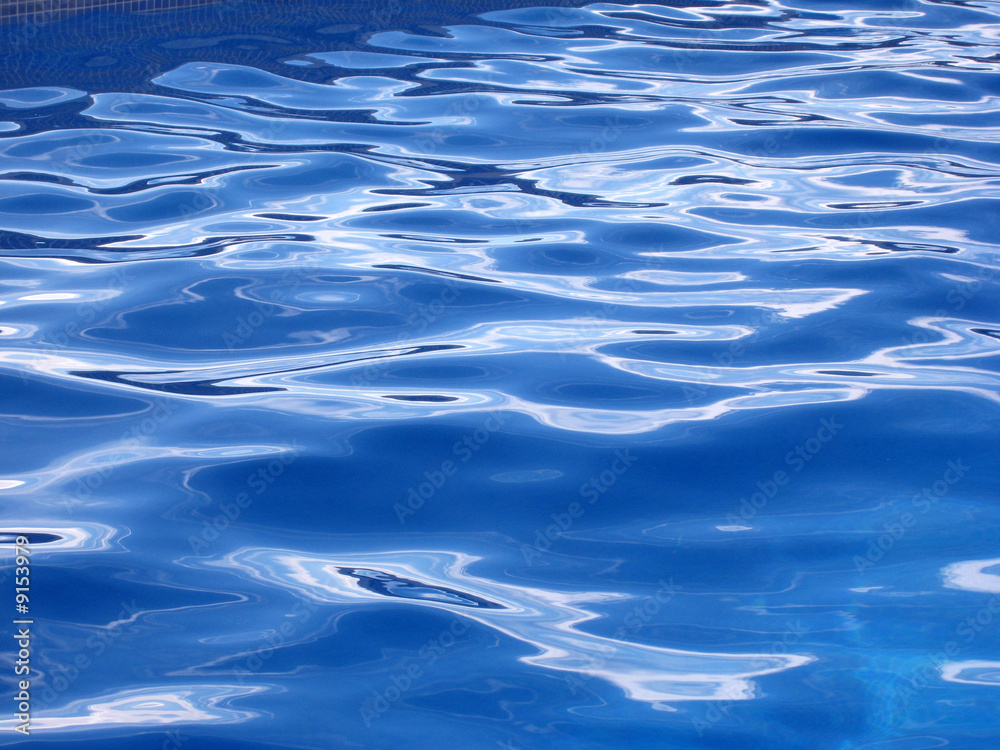 Eau bleue et reflets