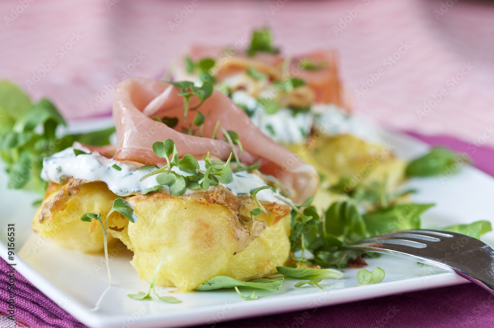 Crispy baked young potatoe with herbal cream cheese Crispy baked young potatoe with herbal cream cheese
