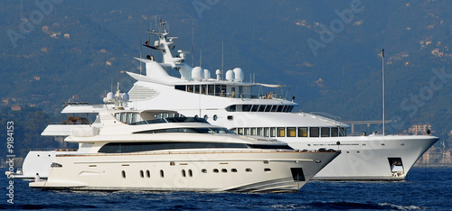 grandi yacht in sosta © Riccardo Arata