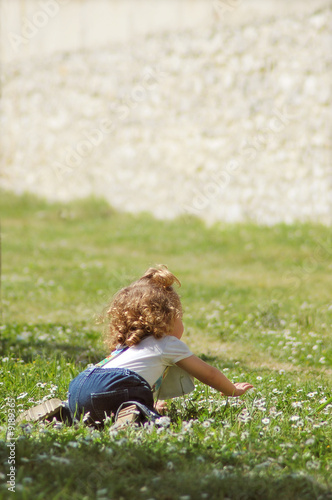 Obraz na plátně bambina sul prato