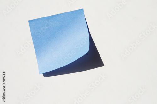 blue sticky note on the grey wall
