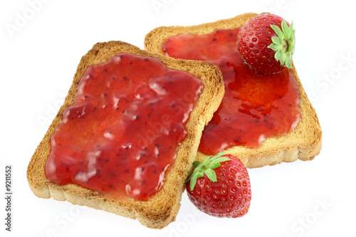 Biscottes et confiture de fraises