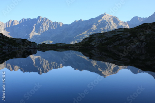 lac des alpes - reflet et pureté