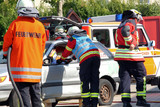 Autounfall mit Feuerwehr