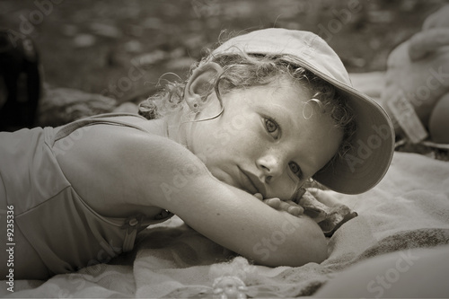 Petite Fille Triste Sur La Plage Stock Photo Adobe Stock