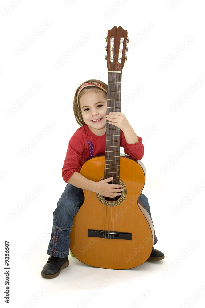 mineral mordedura insondable niña tocando la guitarra acustica foto de Stock | Adobe Stock