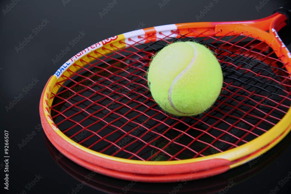 bola e raquete de tênis