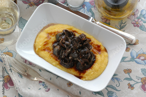 Polenta e lumache alla trentina photo