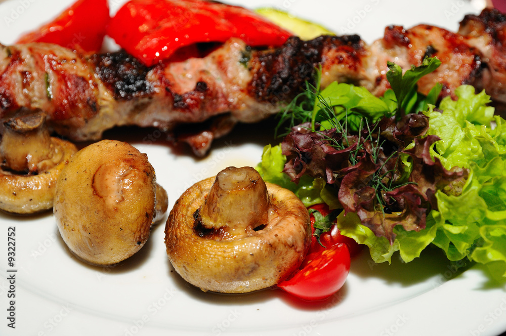 Grilled beef with vegetables and mushrooms