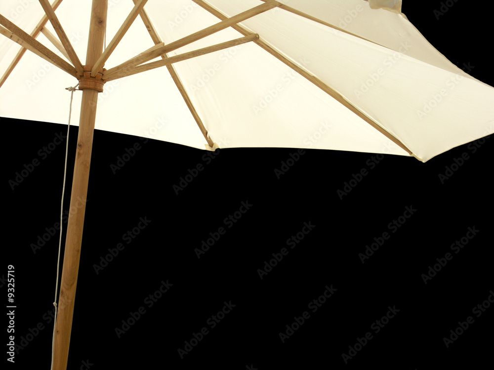 parasol bois sur fond noir Stock Photo | Adobe Stock