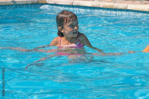 jouer dans sa piscine 3