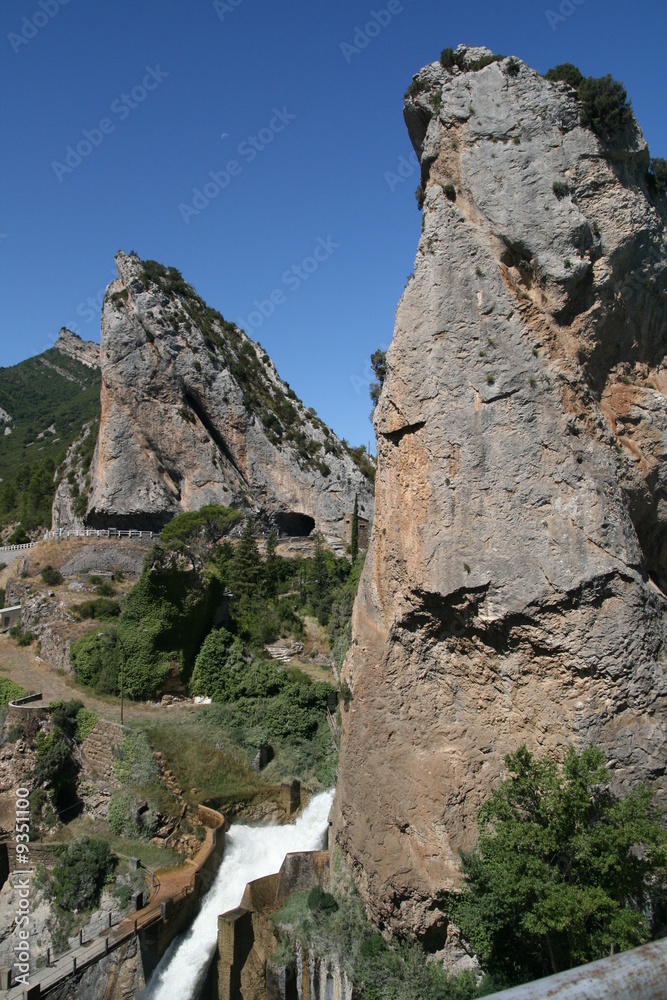 Barrage dans les Pyrénées Espagne