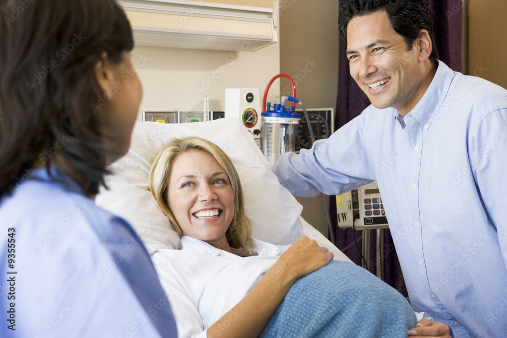 Fototapeta premium Doctor Talking To Pregnant Woman And Her Husband