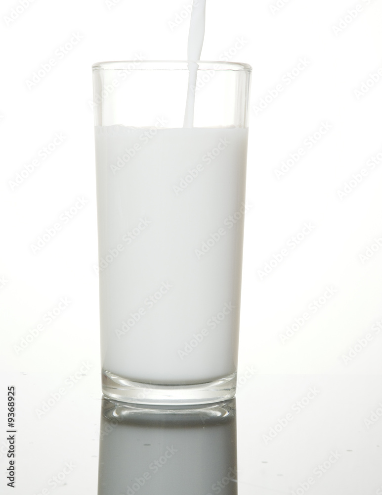 A milk glass in a mirror