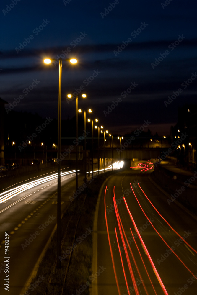 Autobahn mit Beleuchtung