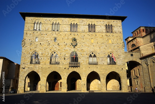 фотографія Pistoia: Palazzo del Comune 1