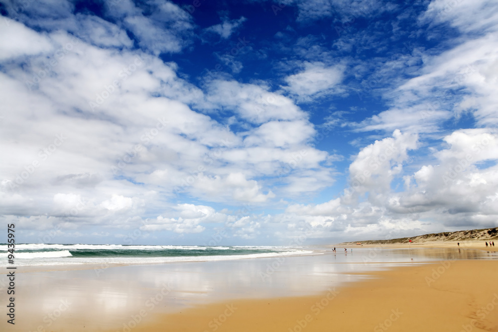 Paysage mer avec ciel bleu et nuages Paysage mer avec ciel bleu et nuages