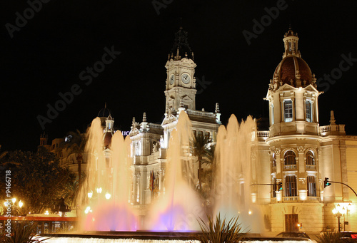 Vista nocturna del Ayuntamiento de Valencia