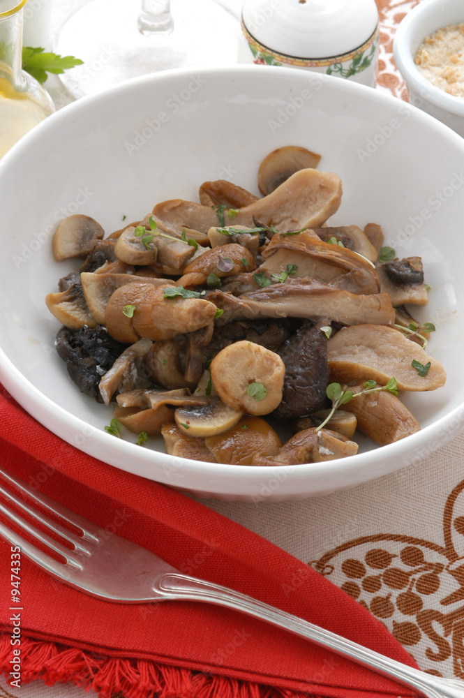 Porcini e champignon alle erbe - Contorni Porcini e champignon alle erbe - Contorni