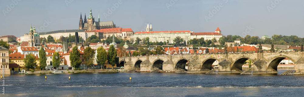 Obraz premium Prague - view to Charles Bridge and Prague castle