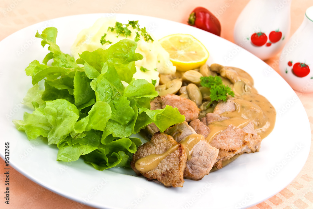 medaillons mit pilz-rahmsosse,püree medaillons mit pilz-rahmsosse,püree