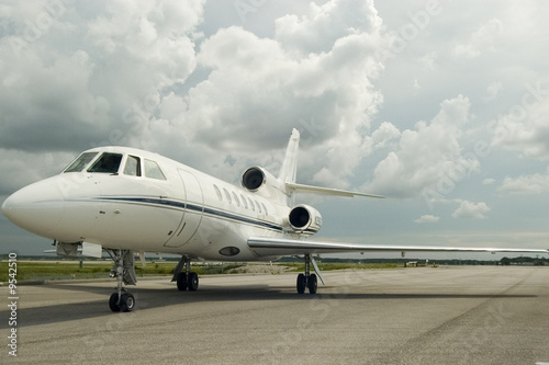Falcon 50 Executive Jet © AL LARSON