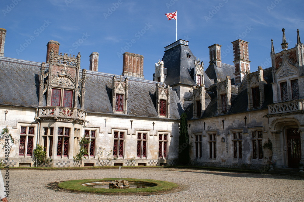 Fototapeta premium Cour intérieur du chateau de Régnière-Ecluse
