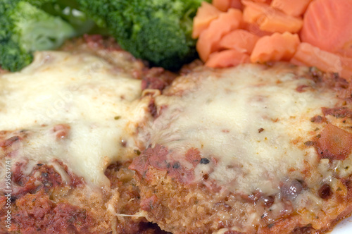 chicken parmesan parmagiana dinner carrots broccoli cheese macro photo