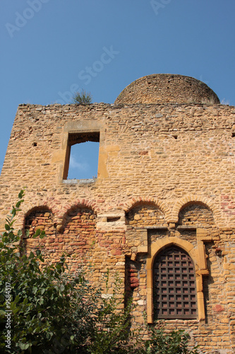 tour en pierres dorees-beaujolais