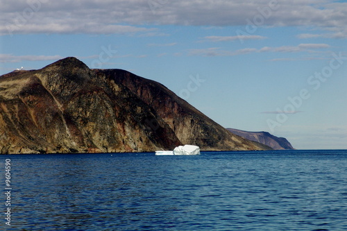 Iceberg solitaire en vue de la côte