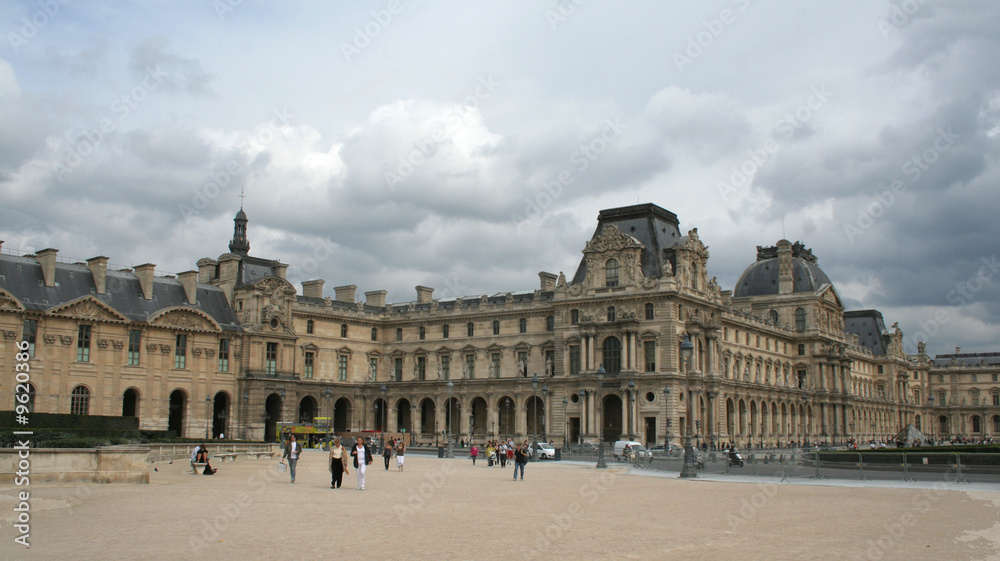 la cour du louvre