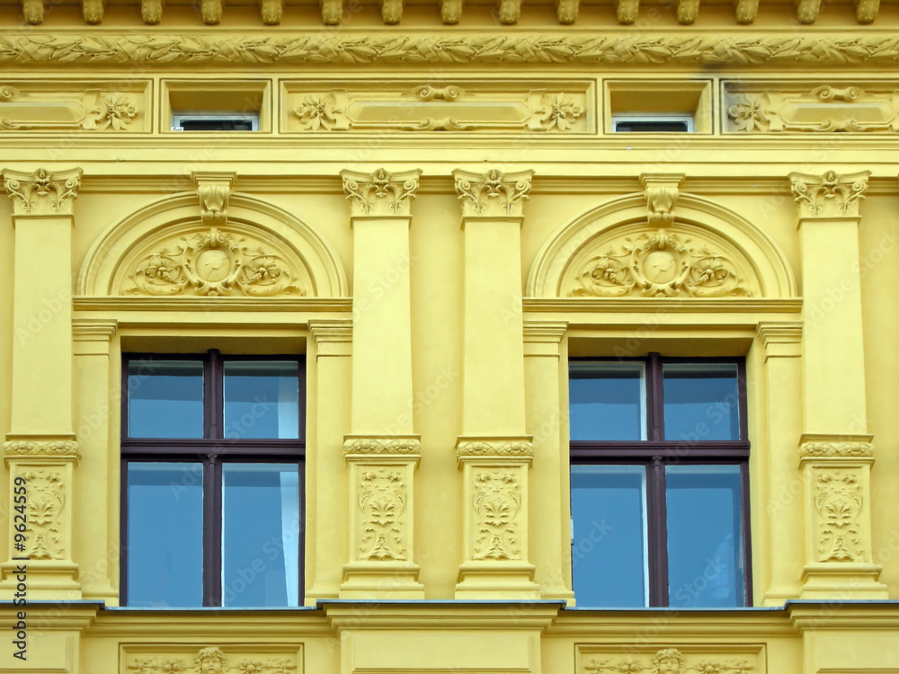 Berlin, Sanierte Hausfassade in Charlottenburg