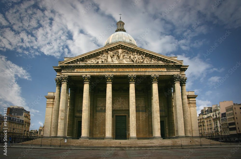 Fototapeta premium Front view of Pantheon in Paris
