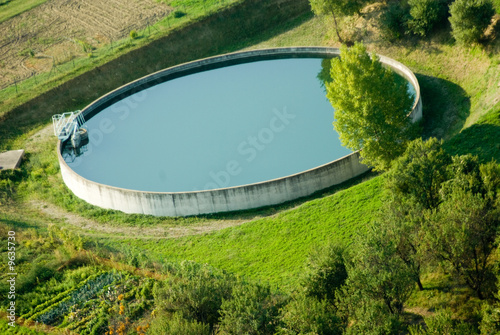 Bassin de filtration d'eau photo