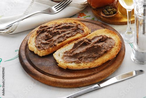 Valokuva Crostoni con fegatini e salvia - Antipasti Toscana