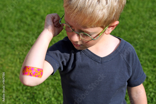 un sparadap pour soigner une blessure