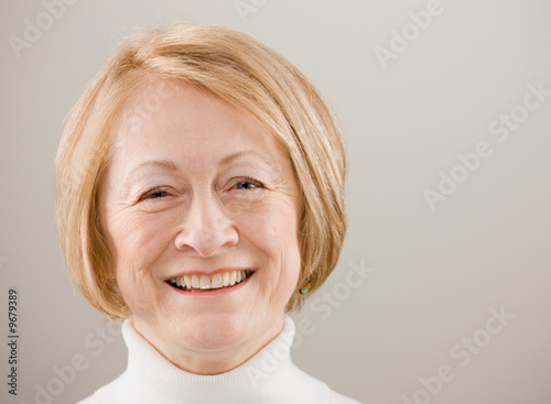 Εκτύπωση καμβά Close up studio shot of happy senior woman