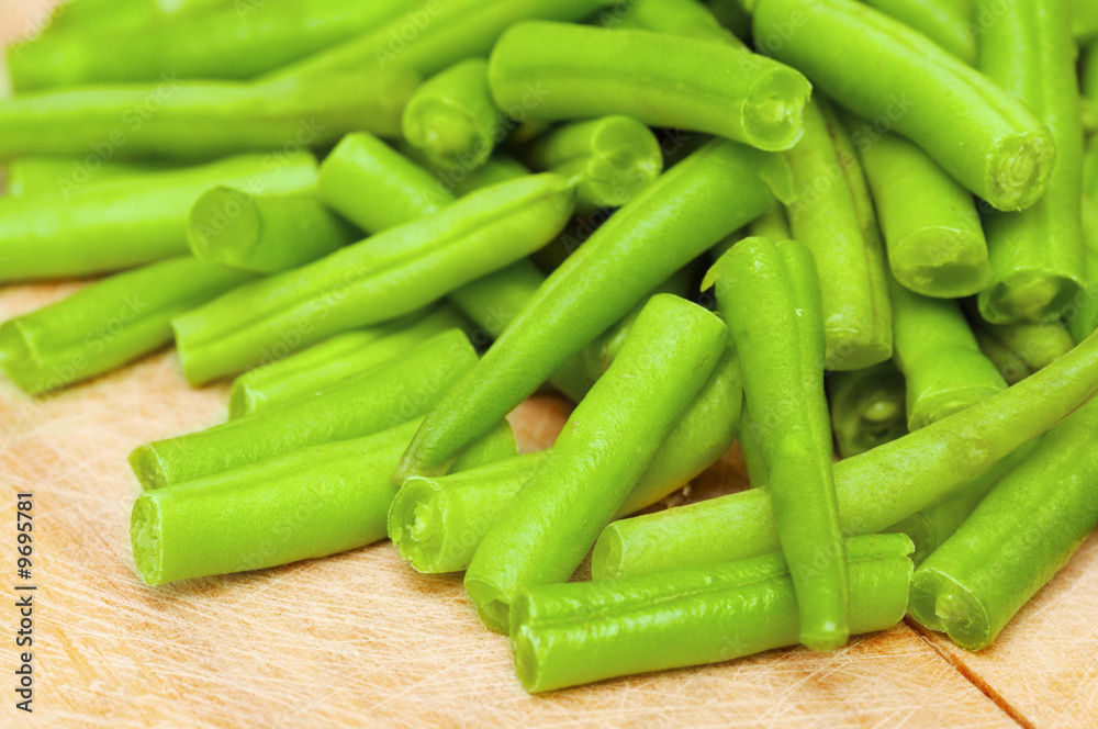 Fototapeta premium string beans on the wooden board