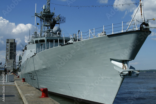 Slika na platnu The military boat anchor at quebec city.