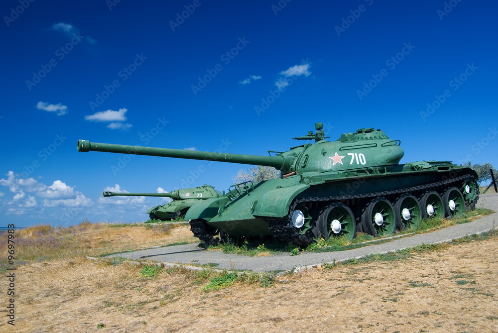 The Soviet tanks in attack. Ò54 (in front) and Ò34 The Soviet tanks in attack. Ò54 (in front) and Ò34