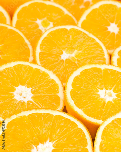 Viele halbe Orangen zum pressen von Saft