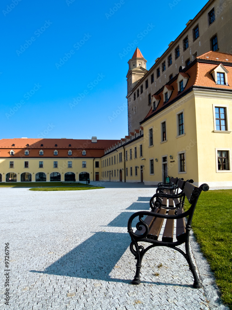 Obraz premium Castle of Bratislava on top of the hill
