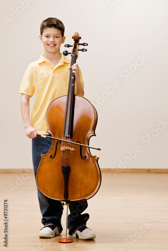 Tablou canvas Confident musician standing with cello