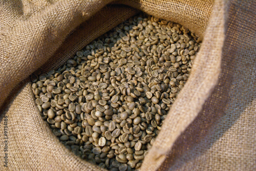 Fototapeta premium Frische Kaffeebohnen