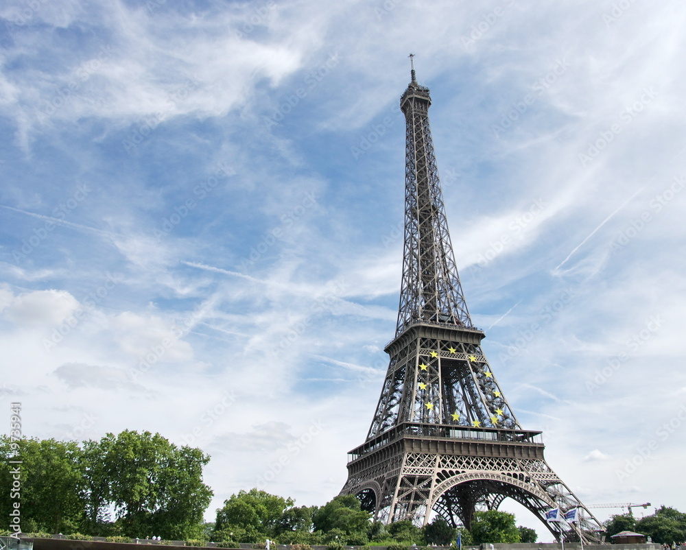 Tour Eiffel et arbres, paris